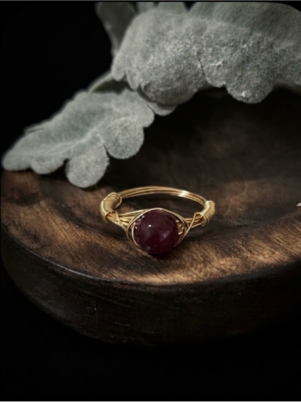 Artisan Gold Wire Ring with Garnet-Red Stone size 8